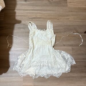 Lace Sleeveless Dress in Cream